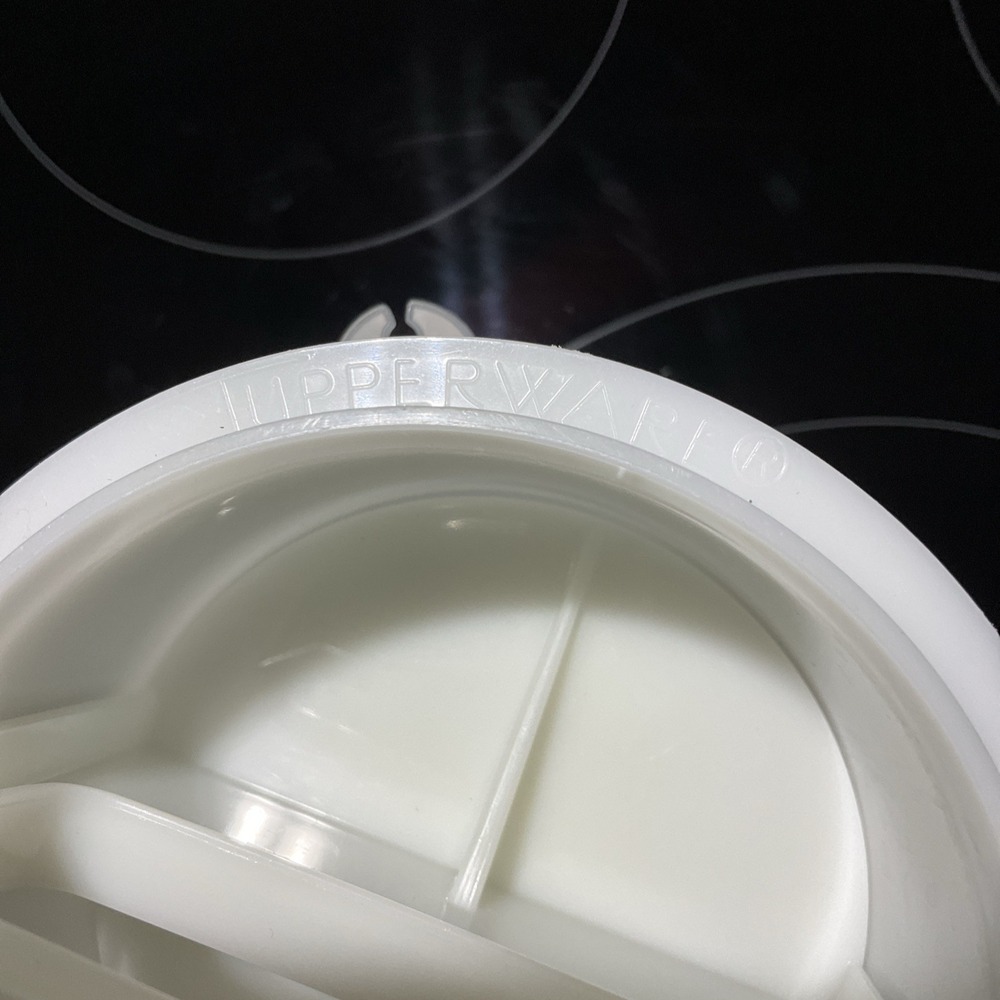 TUPPERWARE 4 inch 1/4 lb Hamburger Burger Press 882 884 lid Seal 6 Keepers - Picture 5 of 8